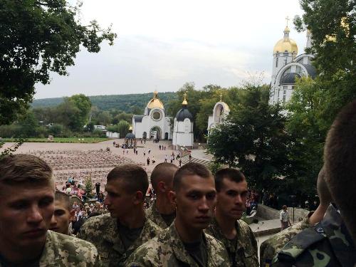 Хрест - це найсильніша зброя,якою можемо подолати зло - VI військове паломництво до Зарваниці.(ФОТО) Хрест - це найсильніша зброя,якою можемо подолати зло - VI військове паломництво до Зарваниці.(ФОТО)